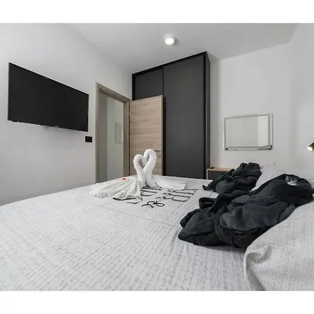 Vila Alison Deluxe Junior *