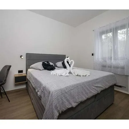 Vila Alison Deluxe Junior *