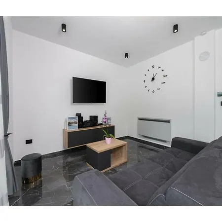 Alison Deluxe Junior Ružići