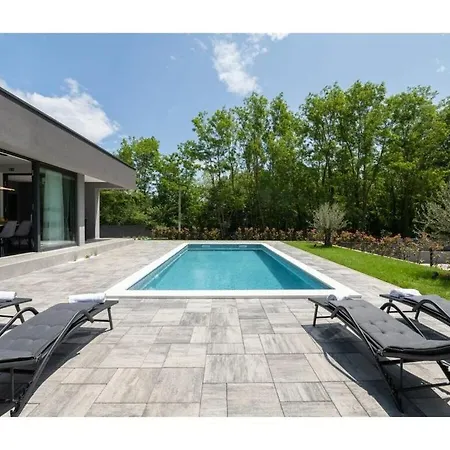 Alison Deluxe Junior * Ružići