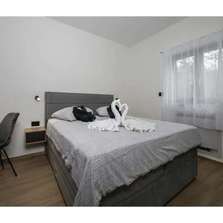 Vila Alison Deluxe Junior
