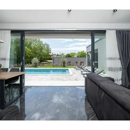 Alison Deluxe Junior Villa *